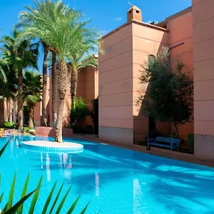 Ayiss Piscine Palmeraie Hébergement de vacances